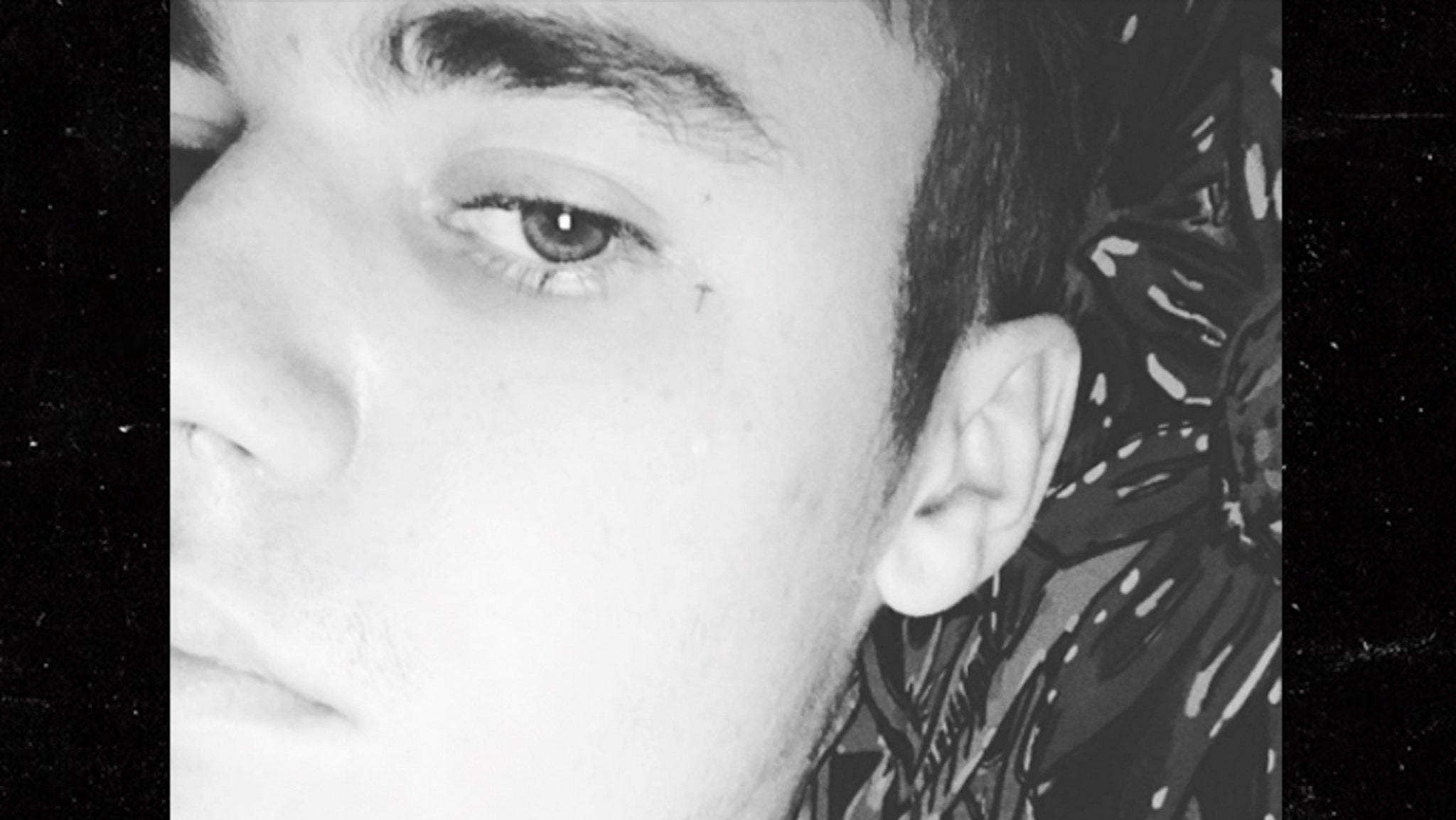 Source photo showing Justin Bieber’s small cross tattoo beneath his left eye